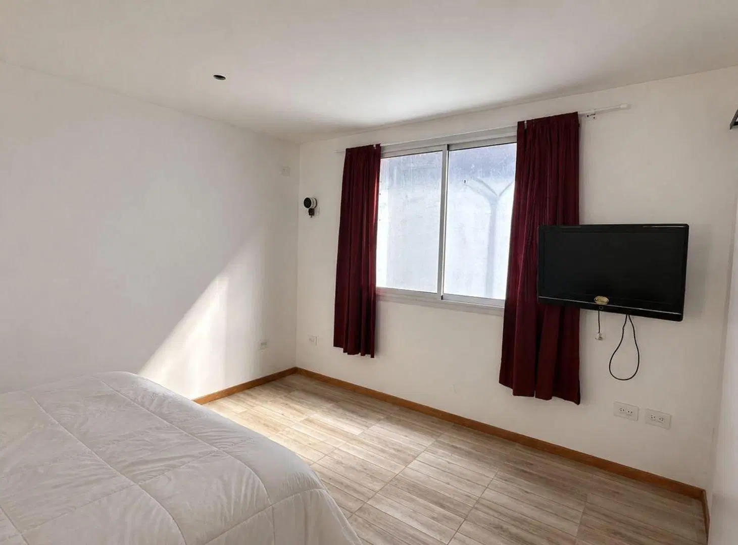 CASA EN VENTA LA PLATA 3 DORMITORIOS 1 ESCRITORIO 5