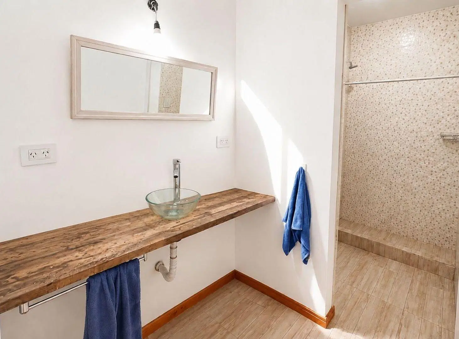CASA EN VENTA LA PLATA 3 DORMITORIOS 1 ESCRITORIO 8