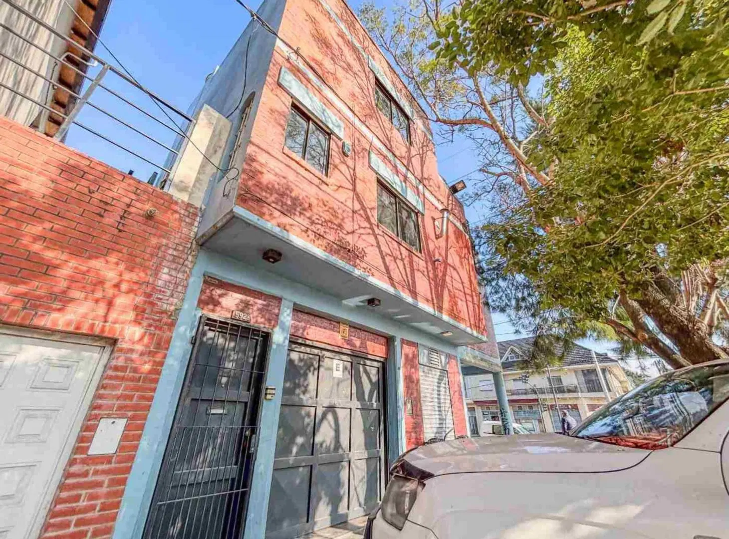 CASA CON LOCAL EN VENTA - LA PLATA 3