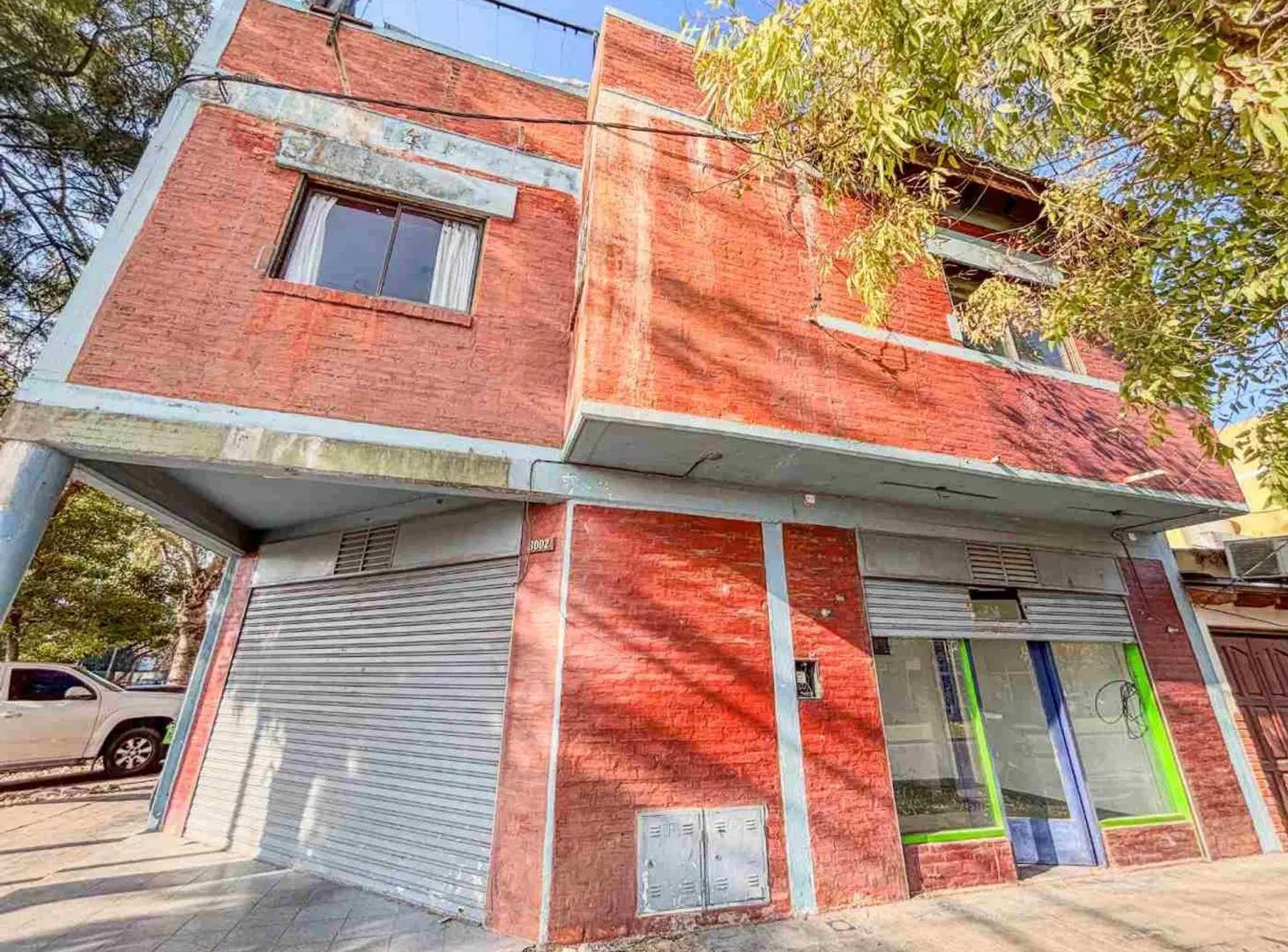 CASA CON LOCAL EN VENTA - LA PLATA 1