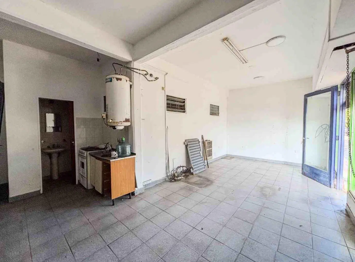CASA CON LOCAL EN VENTA - LA PLATA 2