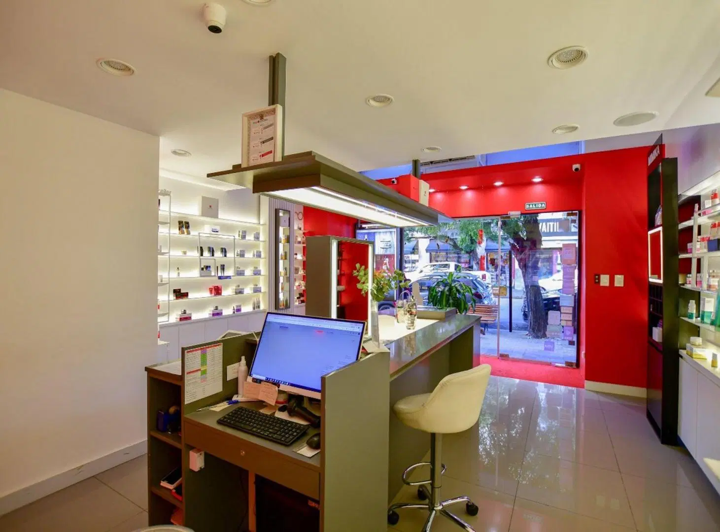 Local comercial c/ depósito + entrepiso Alquilado 4