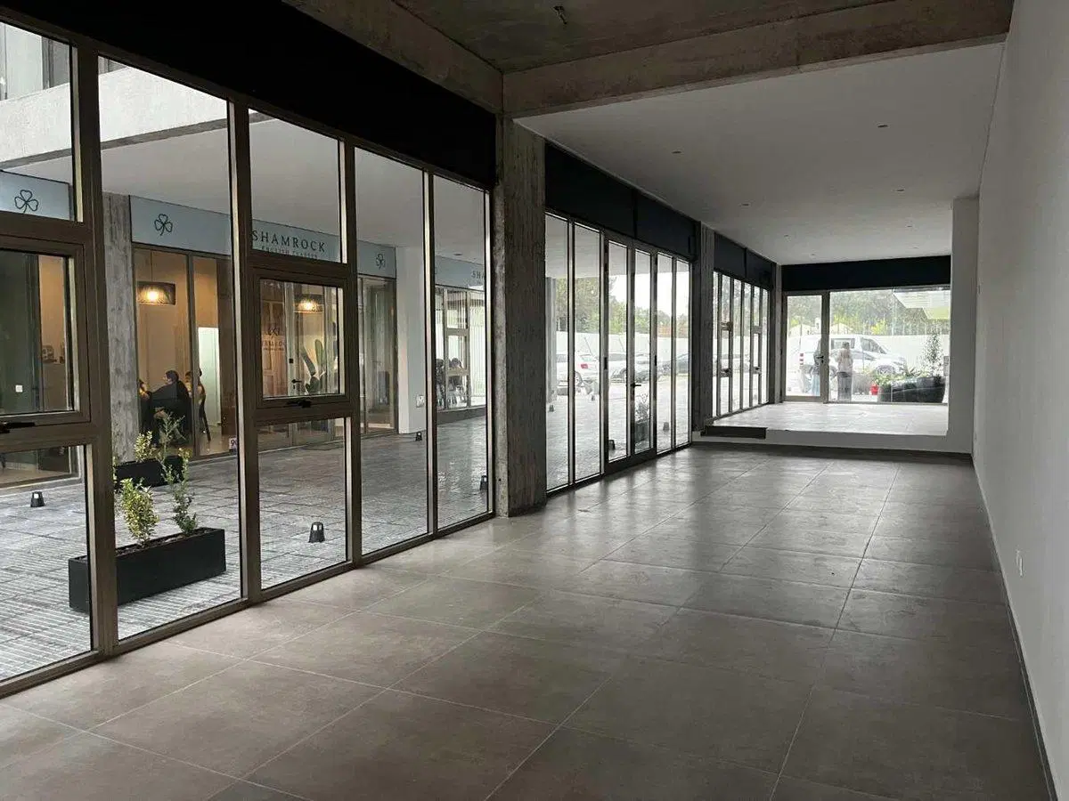 LOCAL EN ALQUILER 138 Y 485 DISTRITO GORINA 1