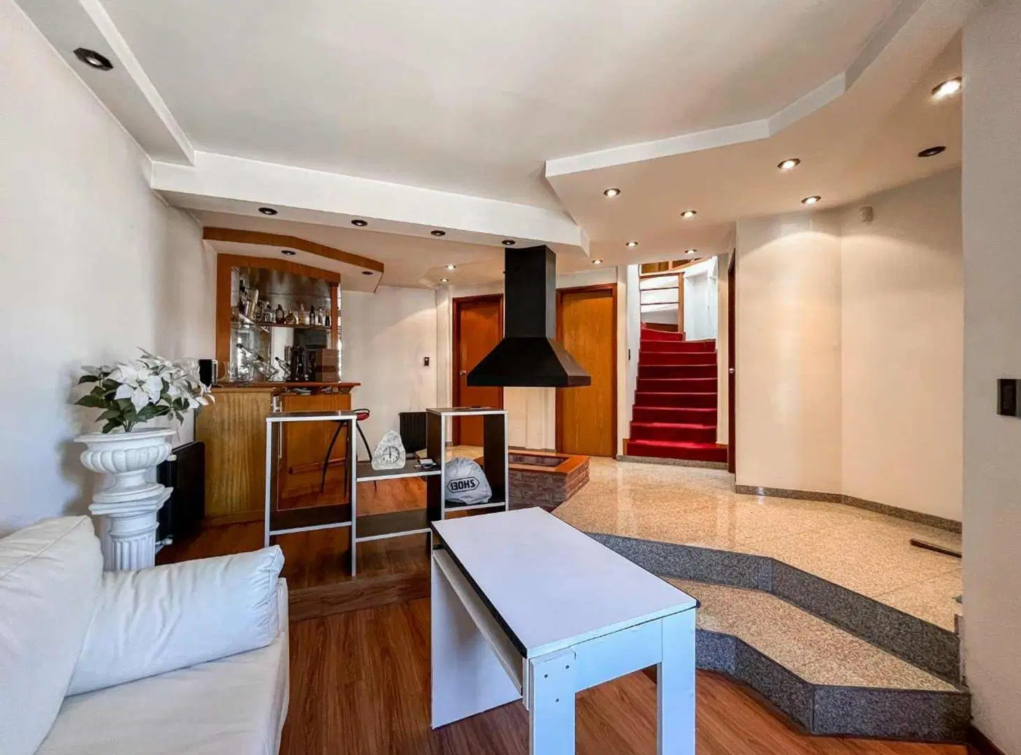 CASA 4 DORMITORIOS EN VENTA LA PLATA CON QUINCHO 2