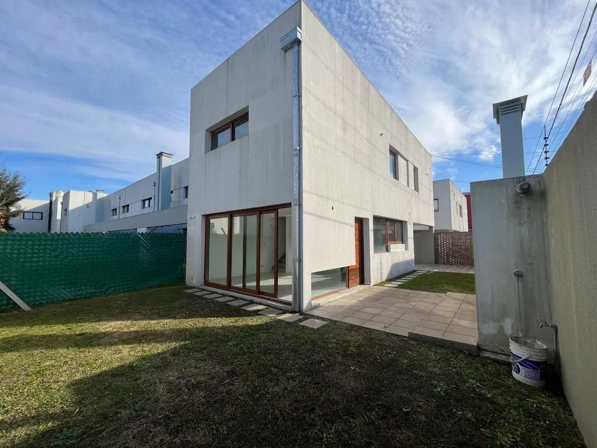 Duplex 3 dormitorios en VENTA - City Bell 2