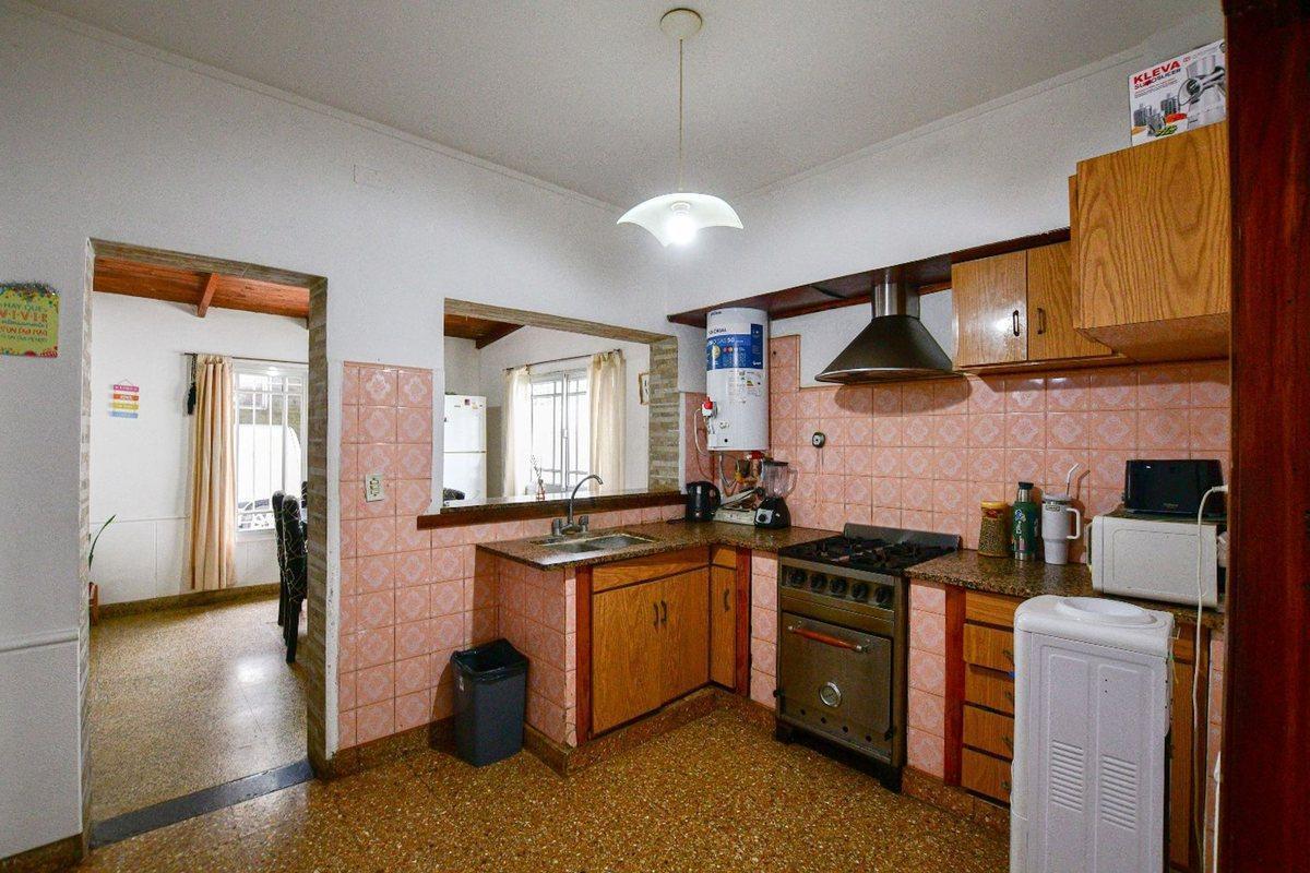 Foto de Venta Casa 2 Dormitorios Patio y Cochera Gonnet, imagen 2