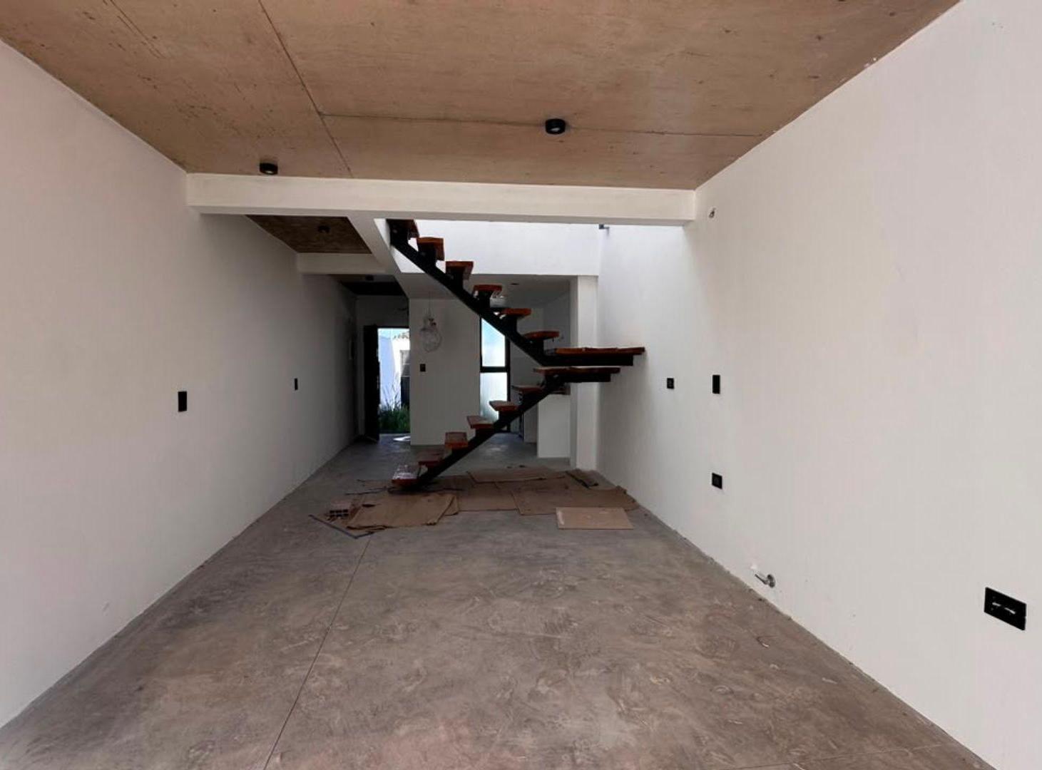 Foto de DUPLEX EN VENTA 2 DORMITORIOS CON COCHERA Y PATIO, imagen 4