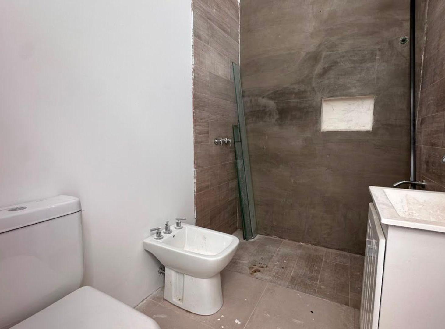 Foto de DUPLEX EN VENTA 2 DORMITORIOS CON COCHERA Y PATIO, imagen 2