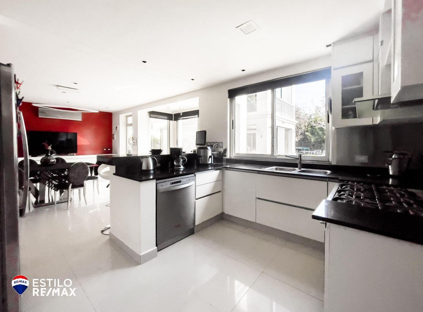 Foto de CASA EN VENTA LOMAS DE CITY BELL, QUINCHO Y PILETA, imagen 5