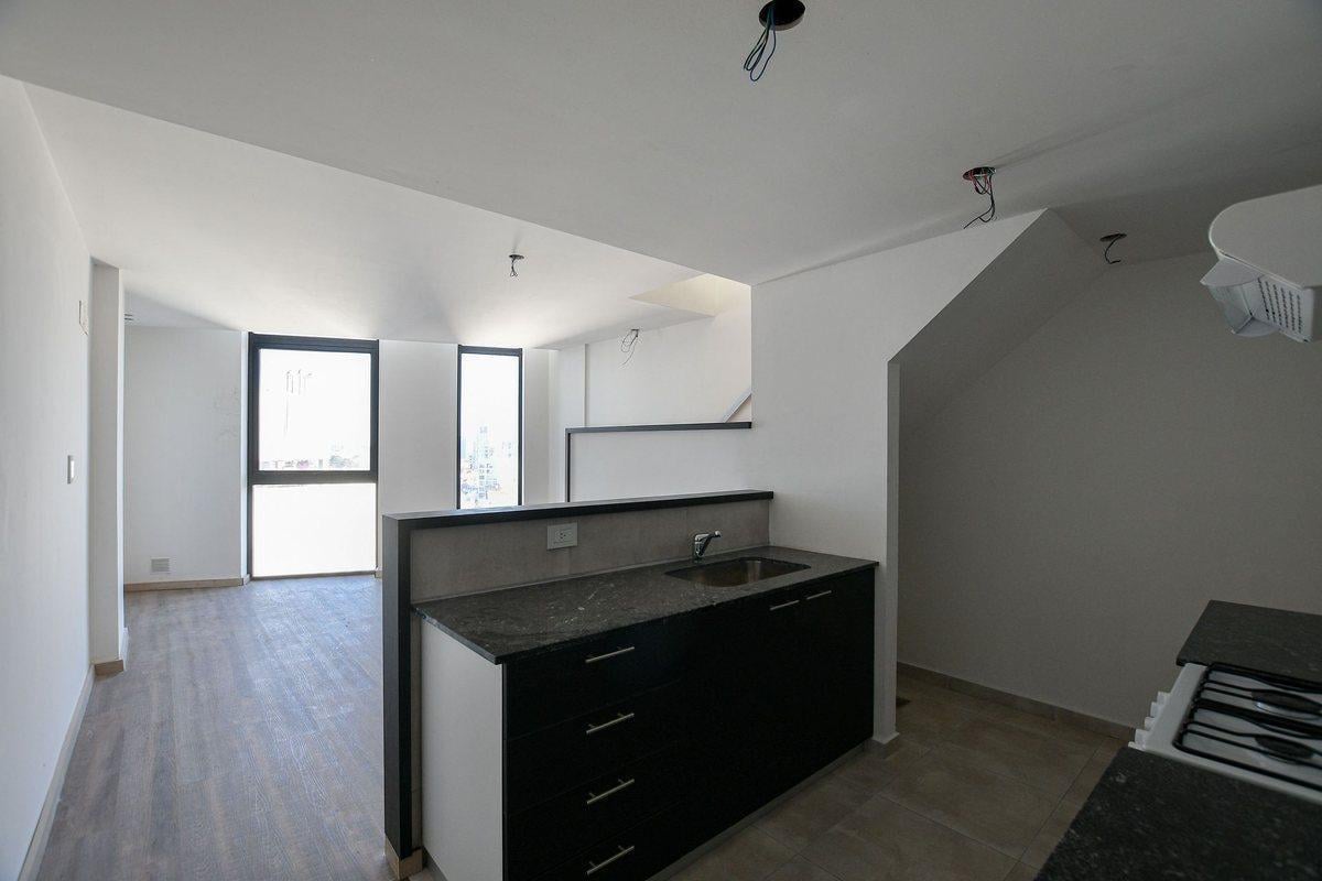 Foto de Depto tipo duplex un dormi + escrit c/ balcón, imagen 3
