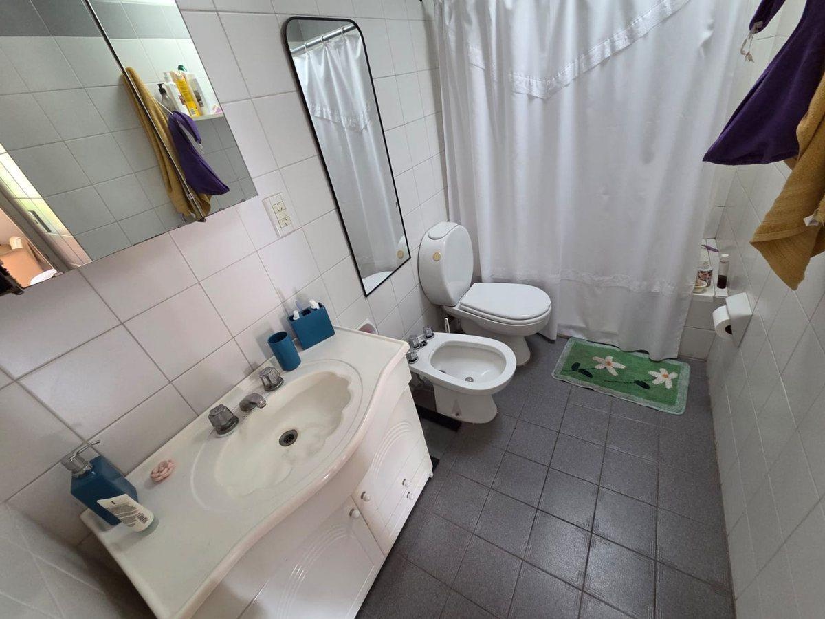 Foto de CASA DE 3 DORMITORIOS CON PATIO Y COCHERA, imagen 2