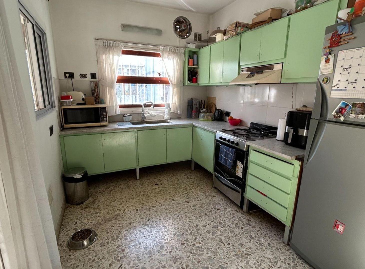 Foto de Venta de casa con jardín y quincho en La Plata, imagen 2