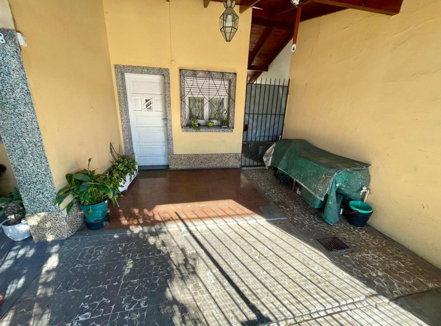 Foto de CASA EN BLOQUE CON DEPARTAMENTO EN VENTA EN TOLOSA, imagen 3