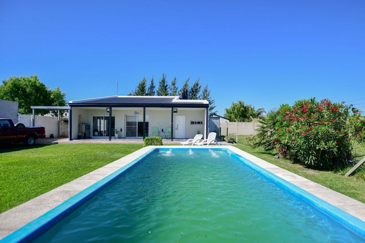 Foto de Venta Casa Quinta Parque Pileta Los Hornos, imagen 2