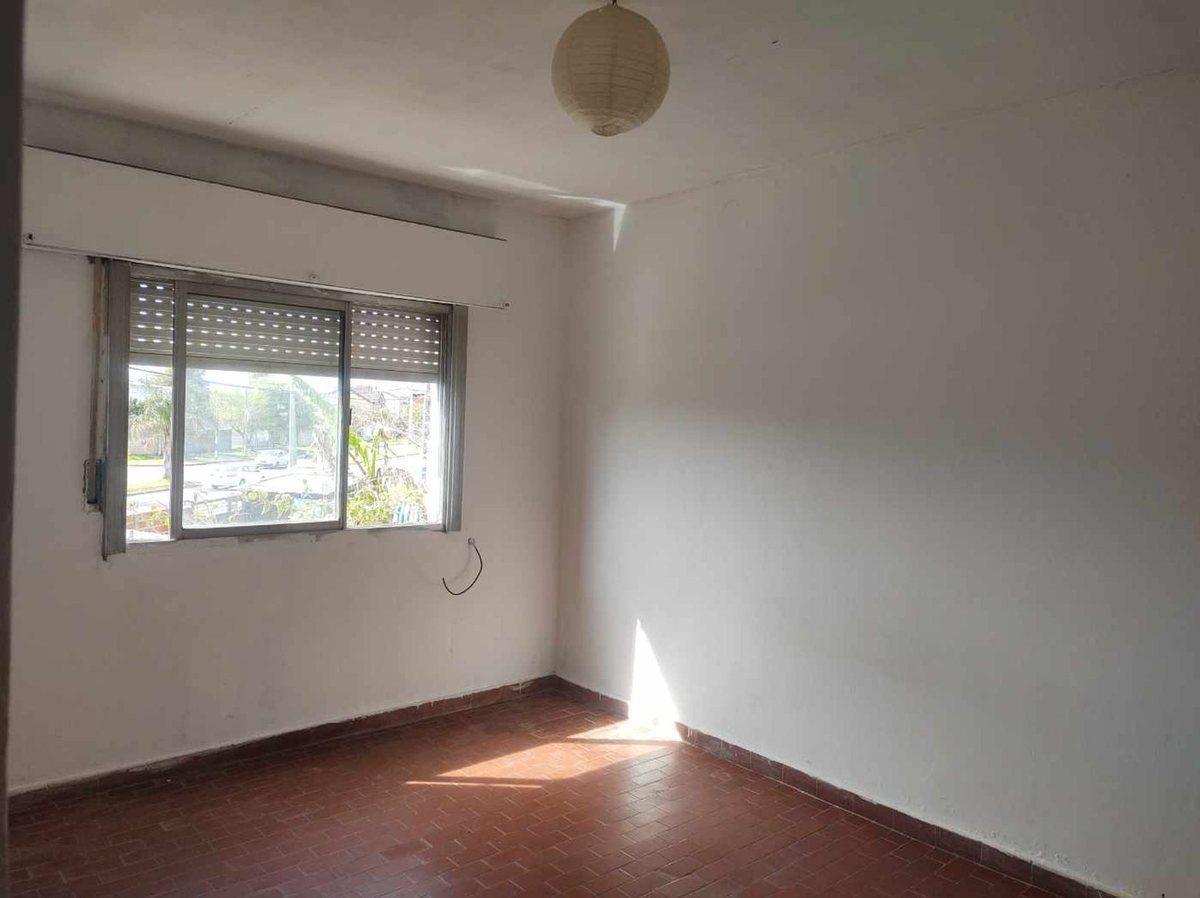 Foto de PH venta 3 dorm al frente con balcón Gonnet, imagen 2