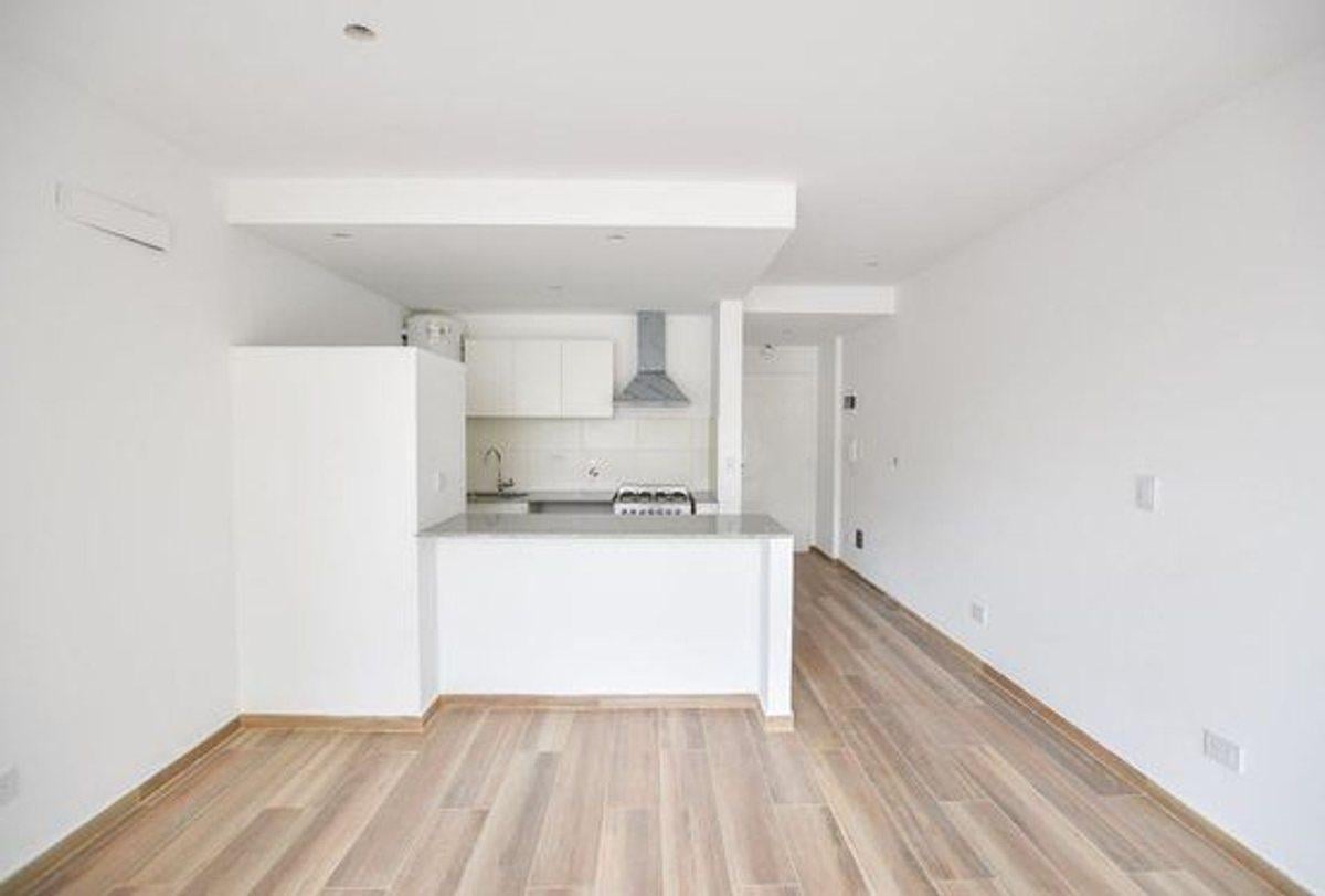 Foto de monoambiente al frente en venta en La Plata, imagen 2