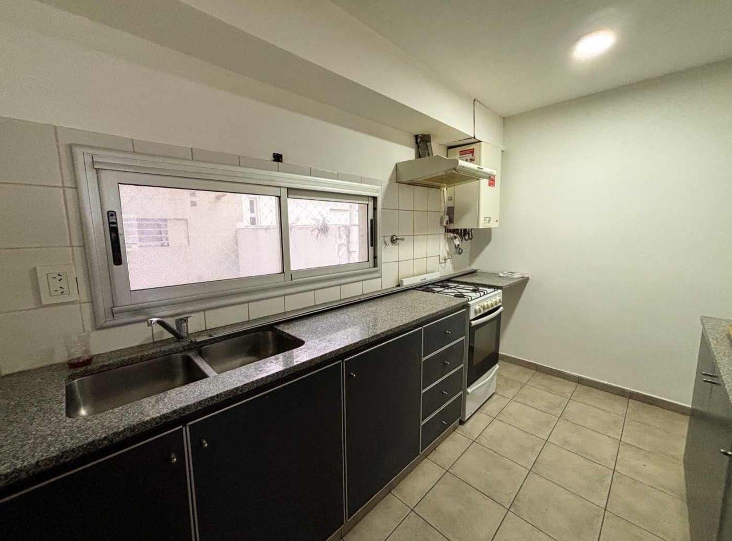 Foto de DUPLEX 2 DORMITORIOS CON COCHERA EN VENTA LA PLATA, imagen 1