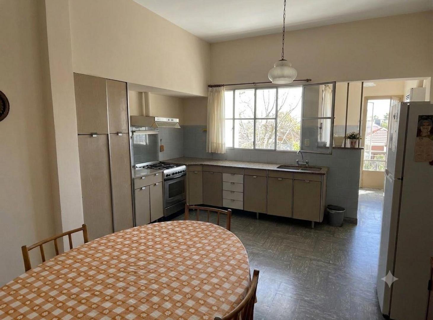 Foto de CASA EN ALQUILER DE 3 DORMITORIOS Y PARQUE, imagen 3