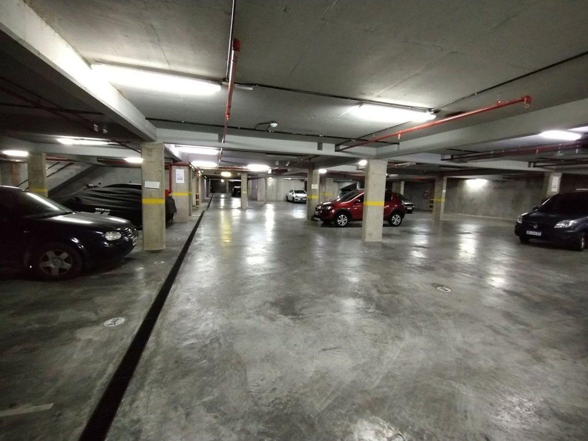 Foto de COCHERA CENTRICA EN VENTA - La Plata, imagen 2