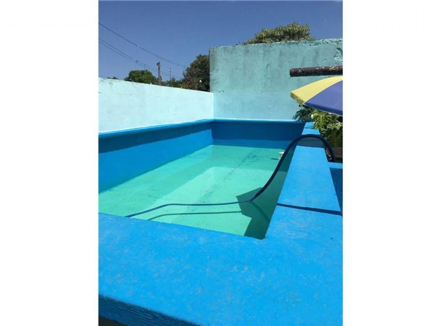 Foto de CASA DE DOS DORMITORIOS CON PILETA Y GARAGE, imagen 2