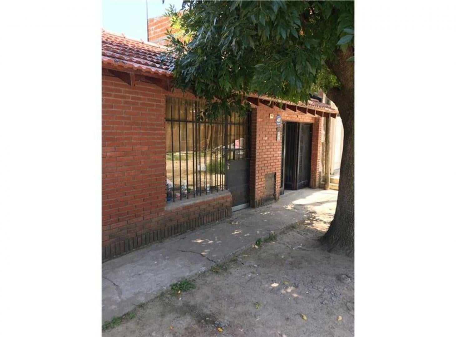 Foto de CASA DE DOS DORMITORIOS CON PILETA Y GARAGE, imagen 4
