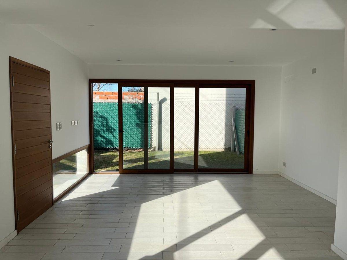 Foto de Duplex 3 dormitorios en VENTA - City Bell, imagen 5