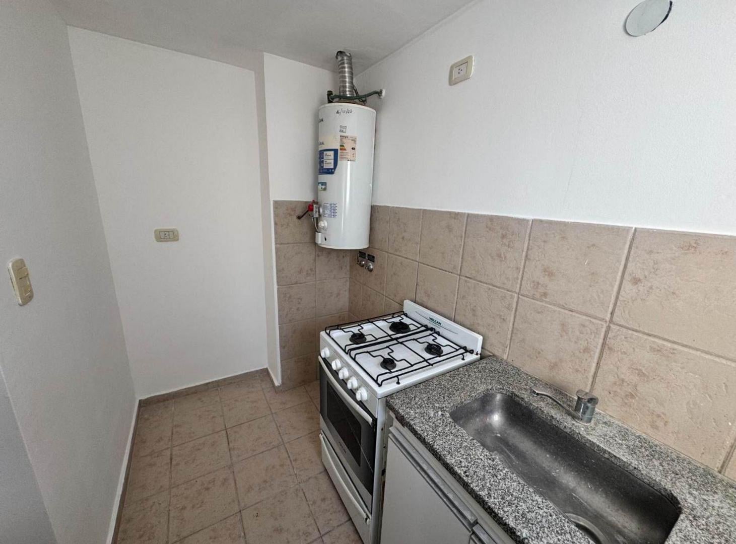 Foto de MONOAMBIENTE EN VENTA LA PLATA - CASCO, imagen 5