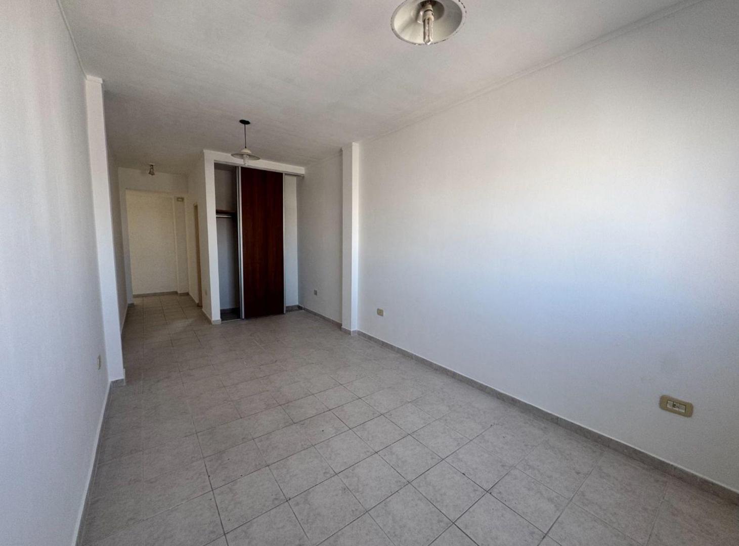 Foto de MONOAMBIENTE EN VENTA LA PLATA - CASCO, imagen 2