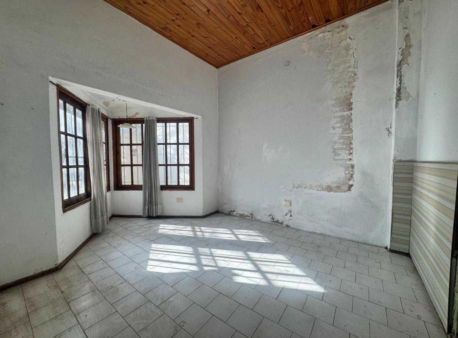 Foto de CASA 3 DORMITORIOS CON COCHERA Y PARQUE EN TOLOSA, imagen 1