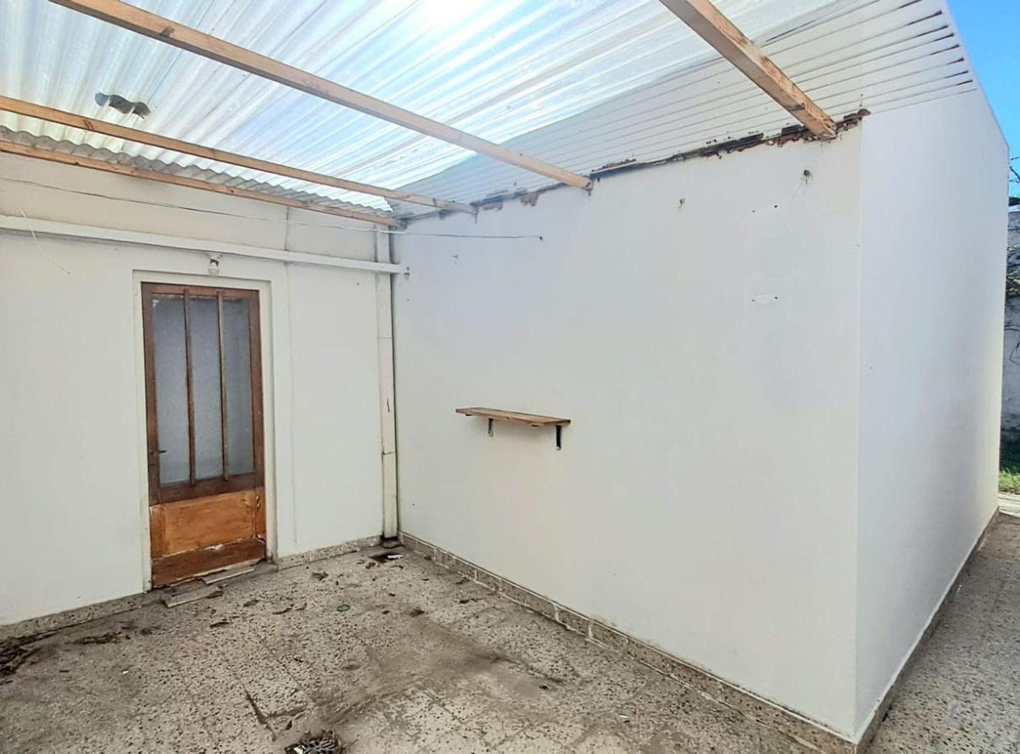Foto de VENTA PH A REFACCIONAR c/PATIO y PARQUE - LA PLATA, imagen 4