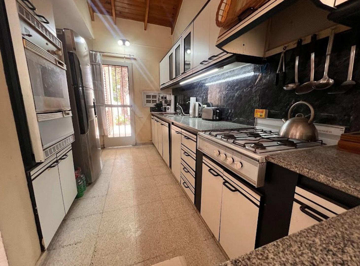 Foto de CASA 3/4 DORM JARDÍN COCHERAS VENTA LA PLATA, imagen 2
