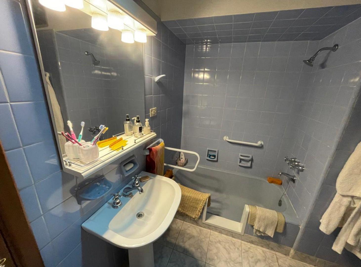 Foto de CASA EN VENTA DE 3 DORMITORIOS Y PARQUE - LA PLATA, imagen 5