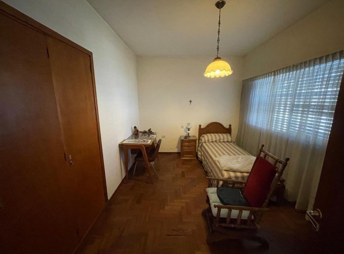 Foto de CASA EN VENTA DE 3 DORMITORIOS Y PARQUE - LA PLATA, imagen 1