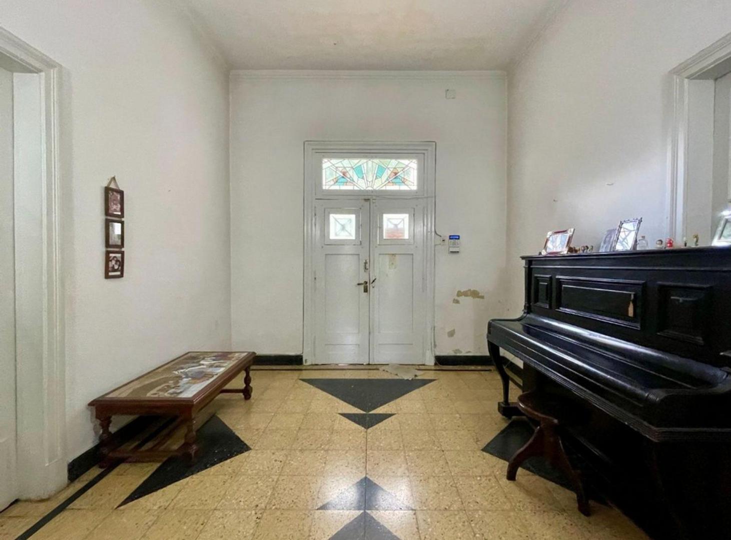 Foto de Casa en venta 5 ambientes La Plata, imagen 2