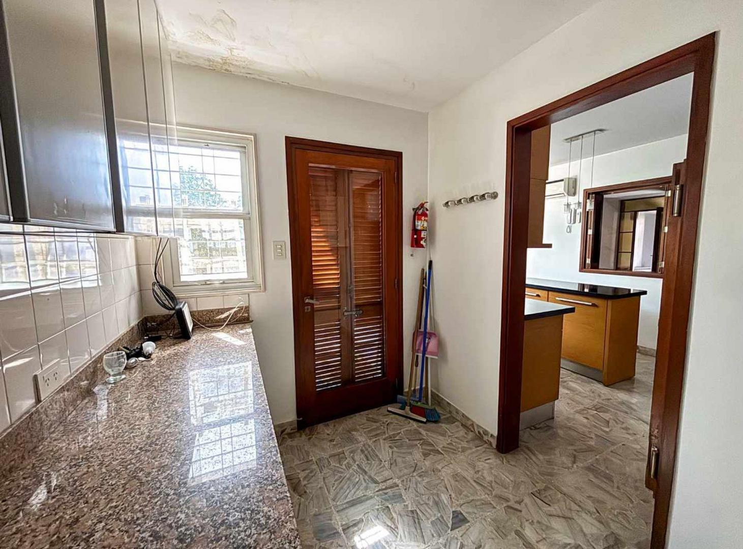 Foto de CASA DE 4 DORMITORIOS + COCHERA EN VENTA LA PLATA, imagen 1