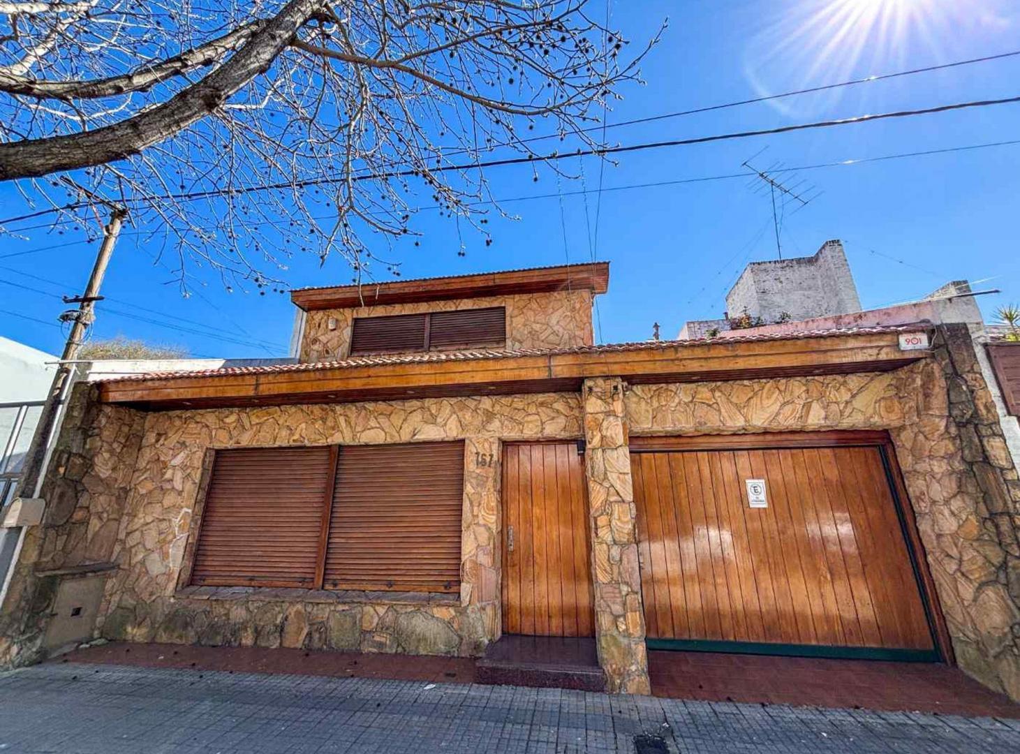 Foto de CASA DE 4 DORMITORIOS + COCHERA EN VENTA LA PLATA, imagen 4