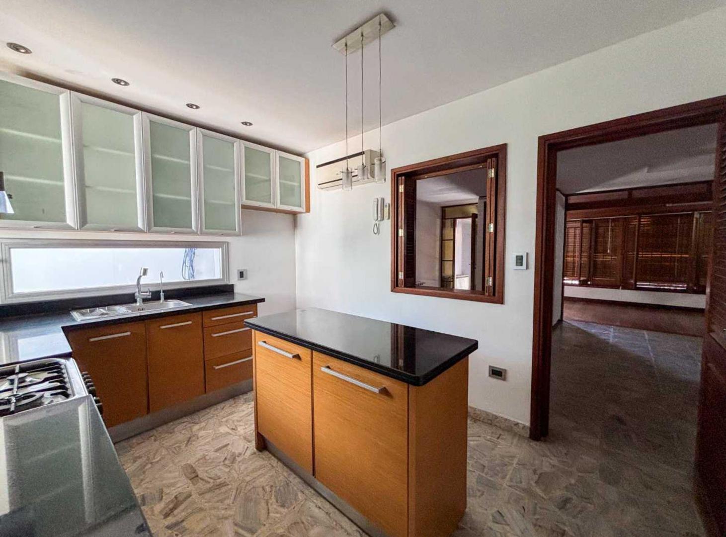 Foto de CASA DE 4 DORMITORIOS + COCHERA EN VENTA LA PLATA, imagen 5