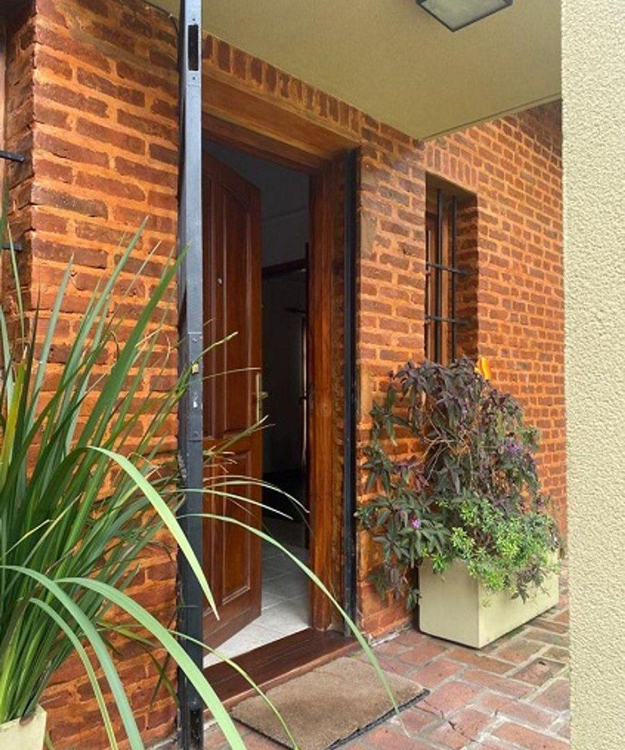 Foto de Venta Casa 3 Dormitorios. Parque - Pileta. Cochera, imagen 1