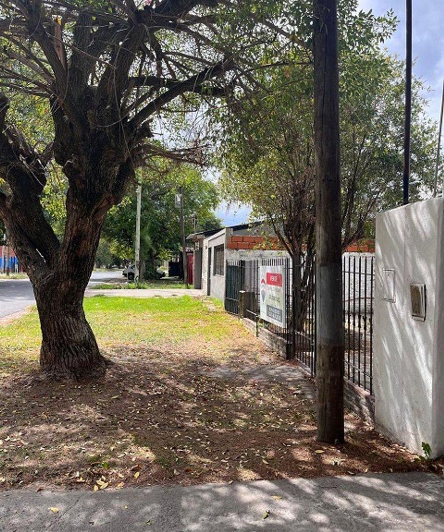 Foto de Venta CASA A REFACCIONAR_ Los Hornos, imagen 3