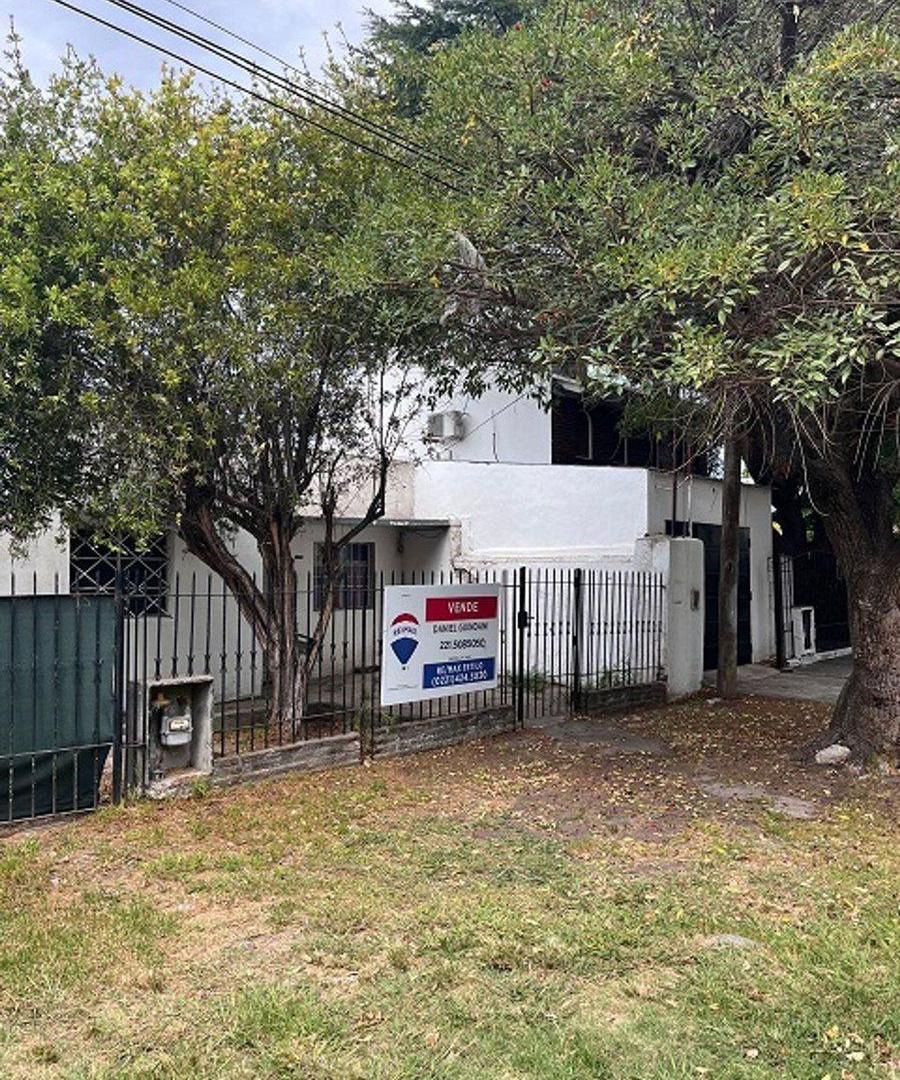 Foto de Venta CASA A REFACCIONAR_ Los Hornos, imagen 4