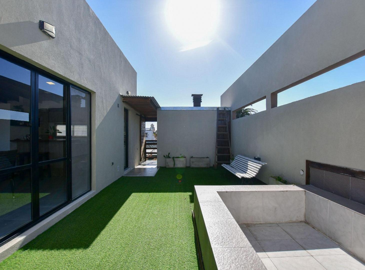 Foto de PH 3 dormitorios, terraza y pileta en City Bell, imagen 4
