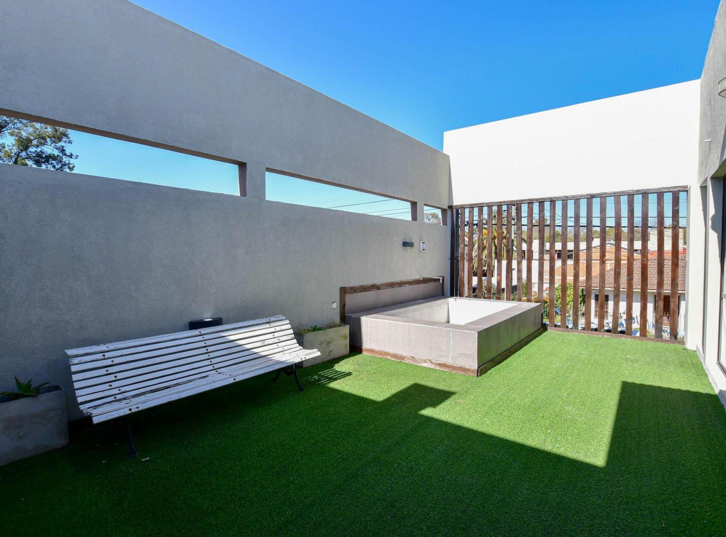 Foto de PH 3 dormitorios, terraza y pileta en City Bell, imagen 3