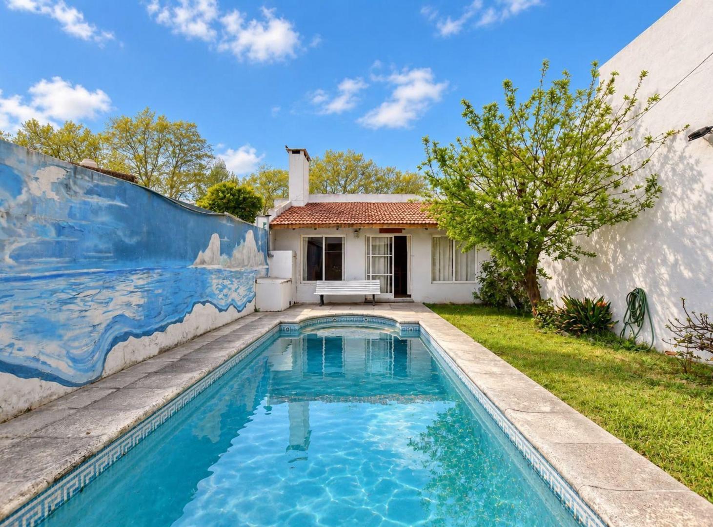 Foto de Casa en venta de 3 dormitorios, quincho y pileta, imagen 2