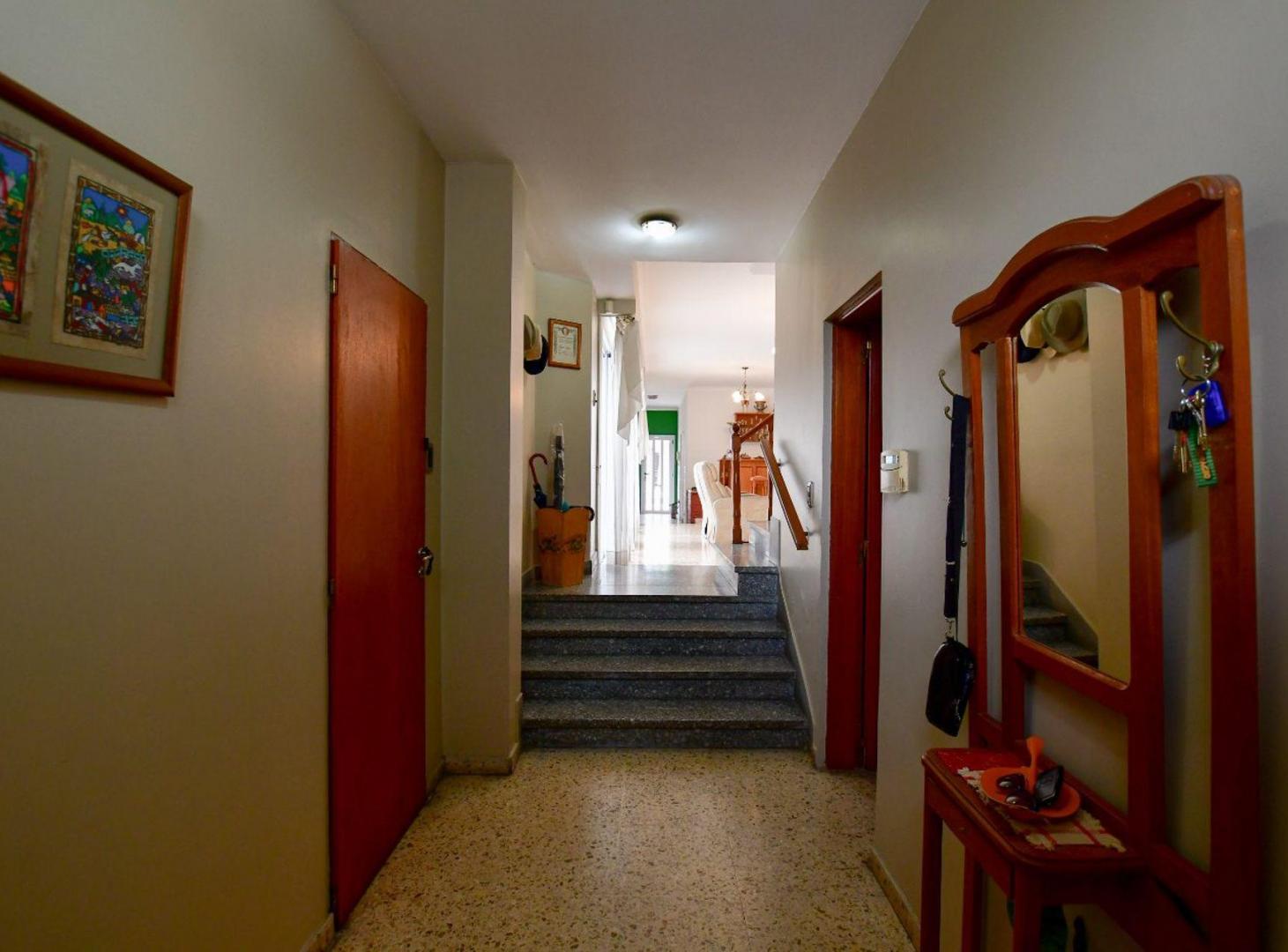 Foto de Casa en venta de 3 dormitorios, quincho y pileta, imagen 1