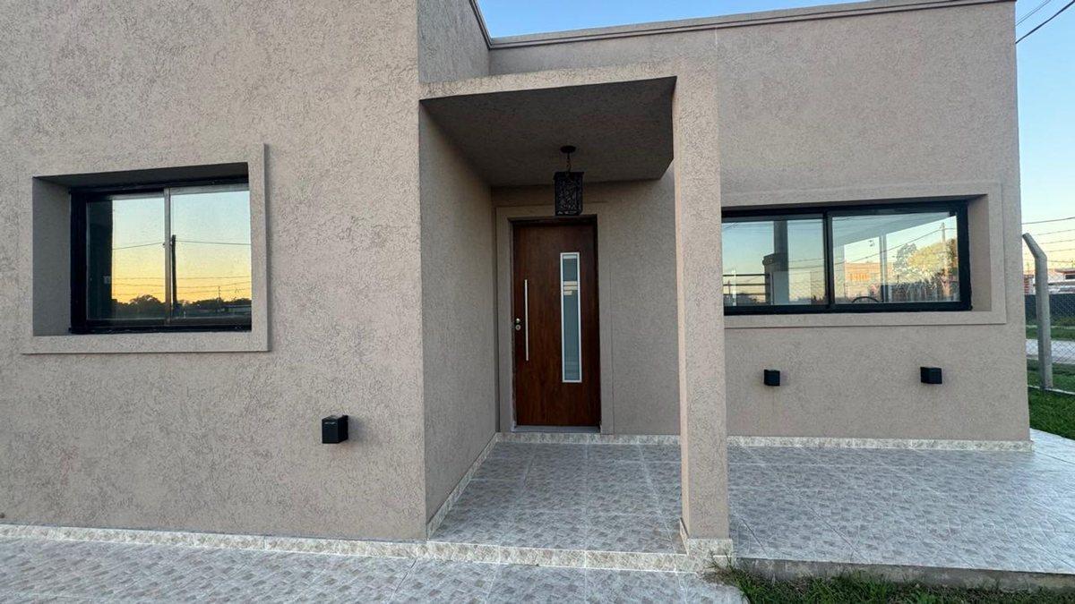 Foto de CASA EN VENTA A ESTRENAR, DOS DORMITORIOS Y PARQUE, imagen 1