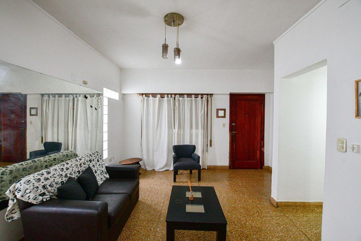 Foto de Venta Casa 2 Dormitorios Patio y Cochera Gonnet, imagen 4