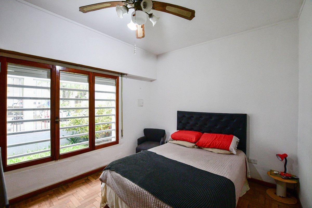 Foto de Venta Casa 2 Dormitorios Patio y Cochera Gonnet, imagen 3
