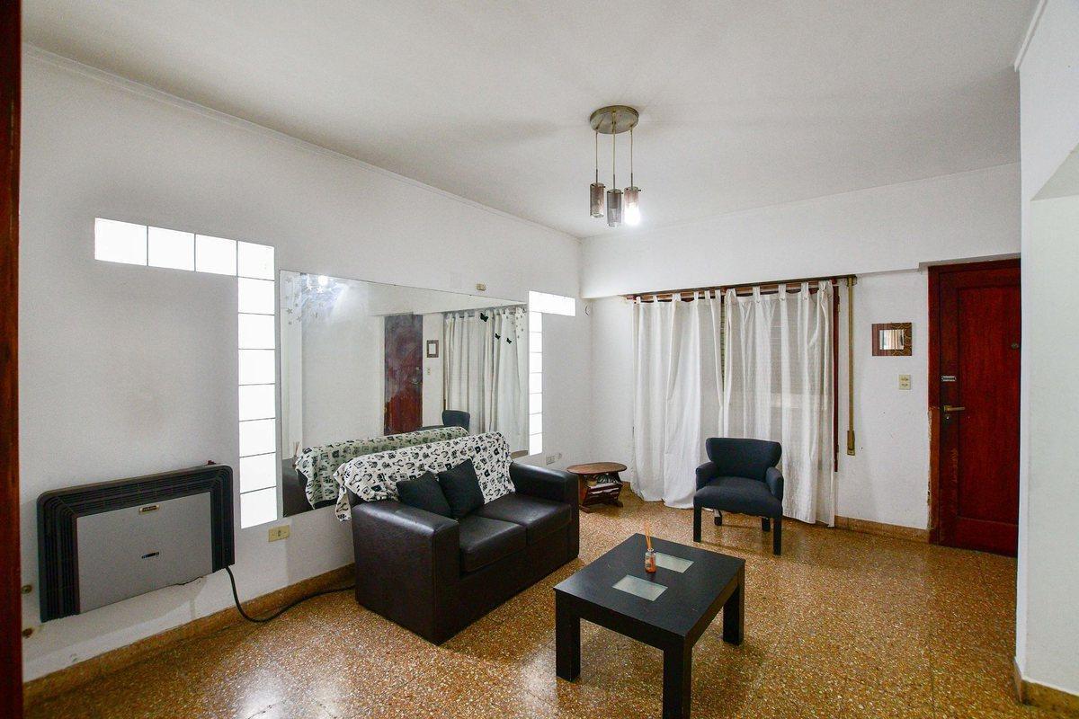 Foto de Venta Casa 2 Dormitorios Patio y Cochera Gonnet, imagen 2