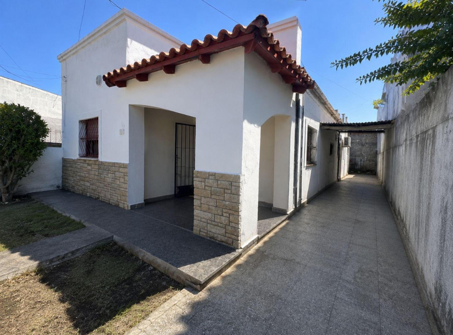 Foto de CASA EN VENTA 2 DORMITORIOS - TOLOSA, imagen 4