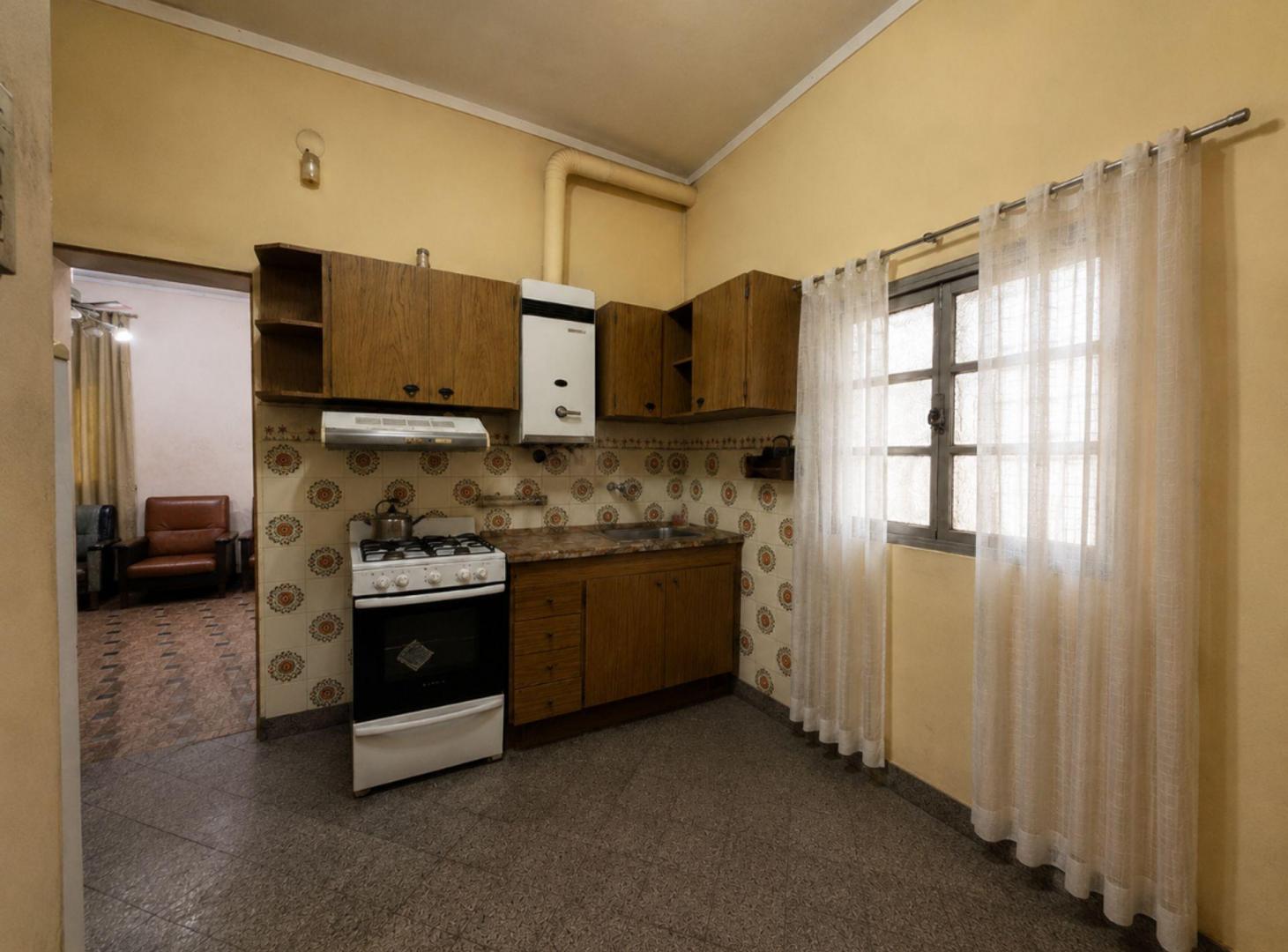 Foto de CASA EN VENTA 2 DORMITORIOS - TOLOSA, imagen 5